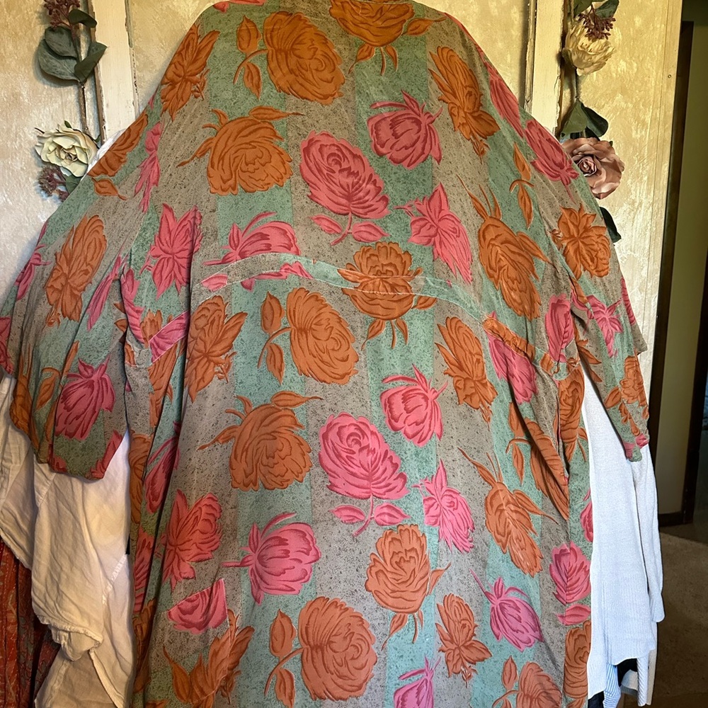Kantha Bae Floral Silk Dreamweaver Kimono - Picture 7 of 7